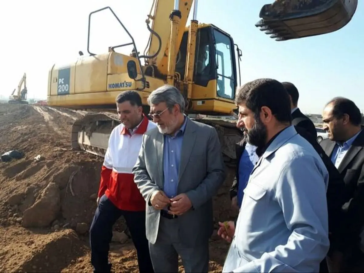 بازدید رحمانی فضلی از ایجاد و تقویت سیل بند در پیرامون اهواز