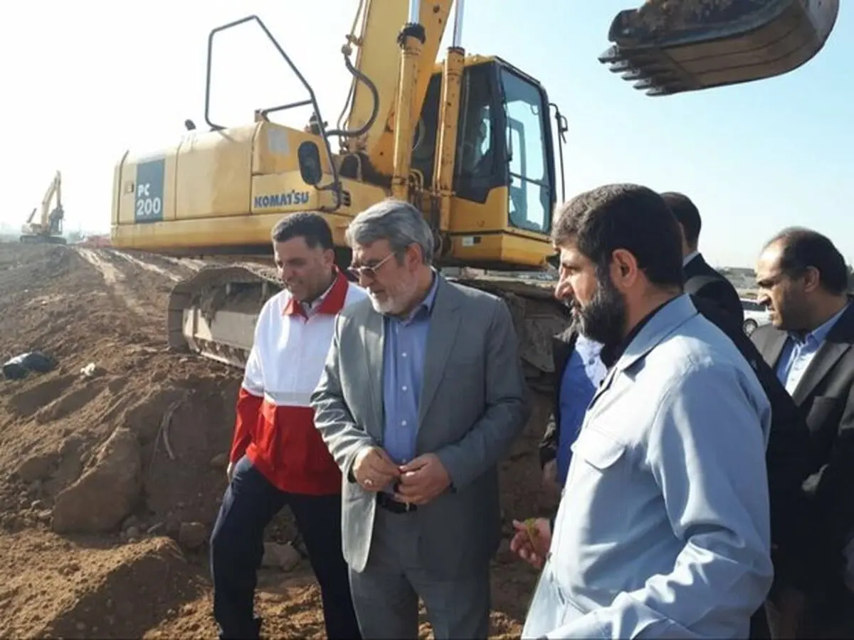 بازدید رحمانی فضلی از ایجاد و تقویت سیل بند در پیرامون اهواز
