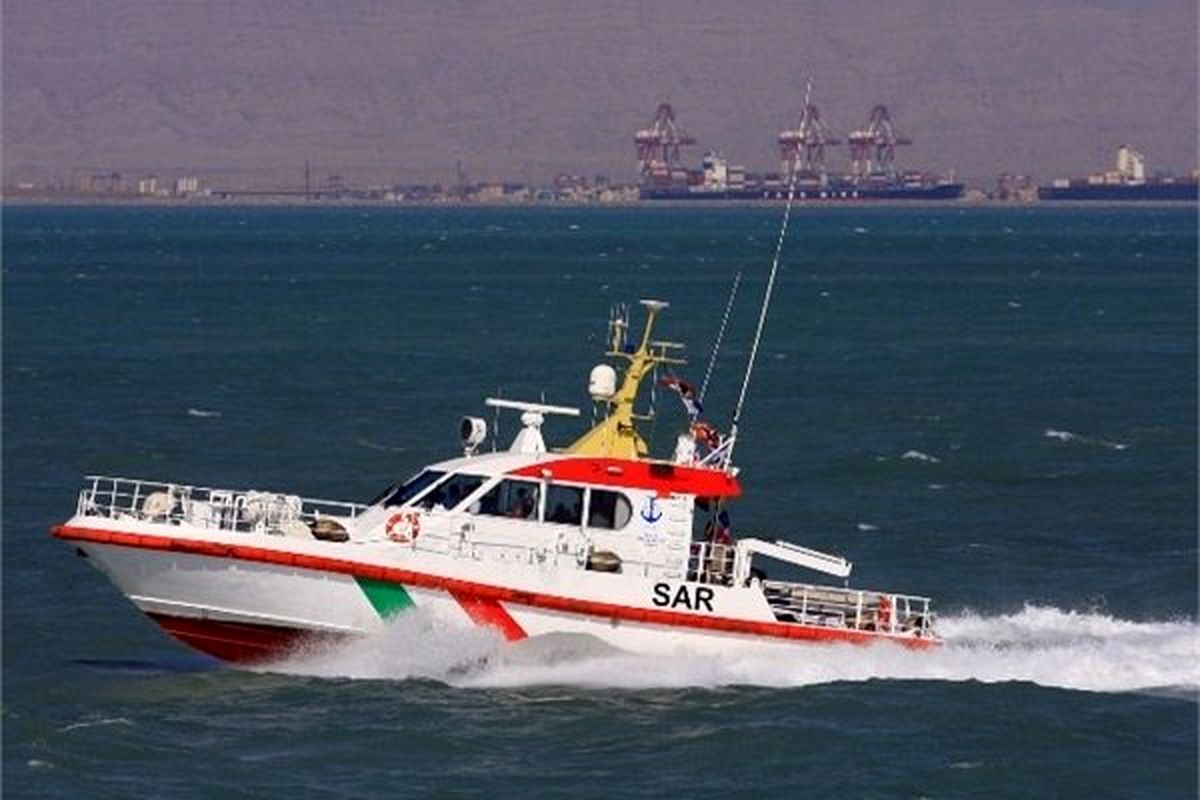 نجات سرنشینان یک قایق در آب های کیش توسط شناور ناجی