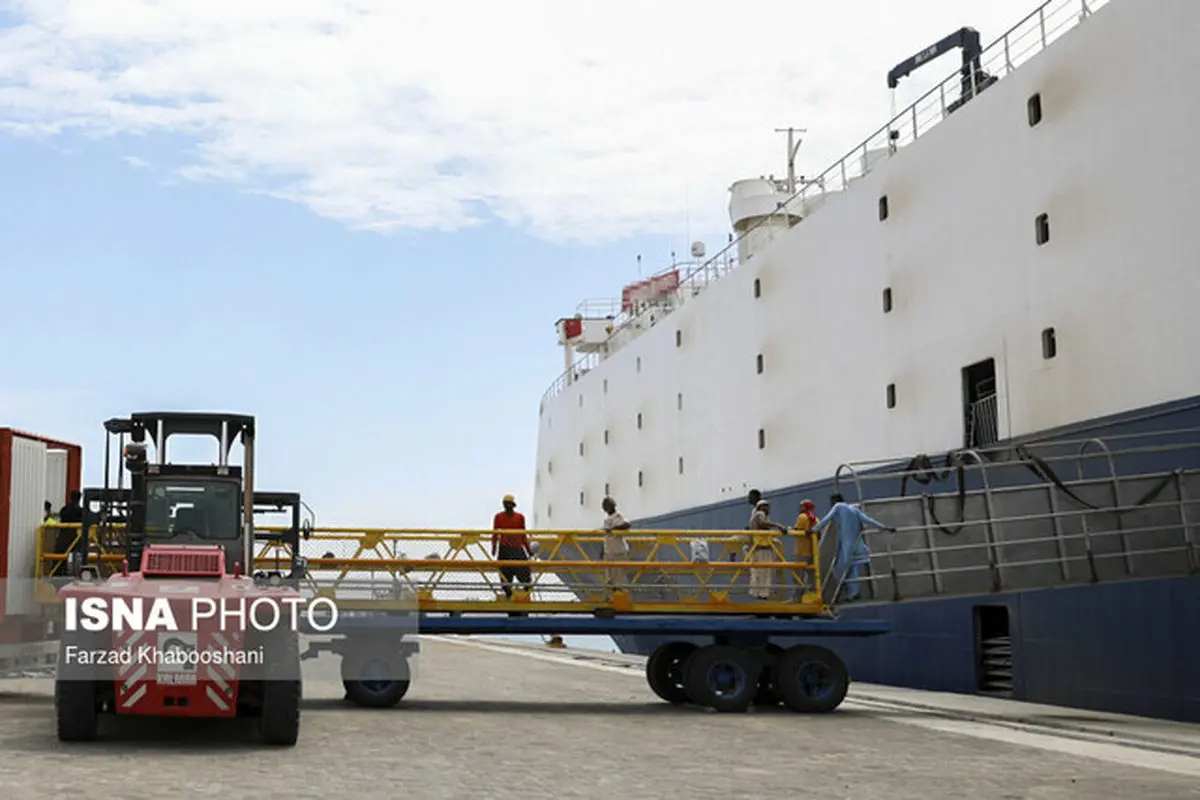 ورود همزمان 5 کشتی حامل کالای اساسی و نفتی به بندر چابهار