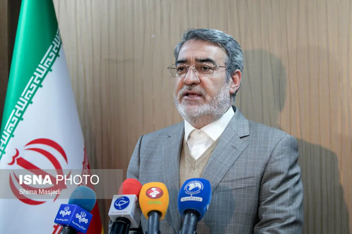 آماده‌باش مردم و امدادگران به منظور جلوگیری از نفوذ سیلاب از سیل‌بندها