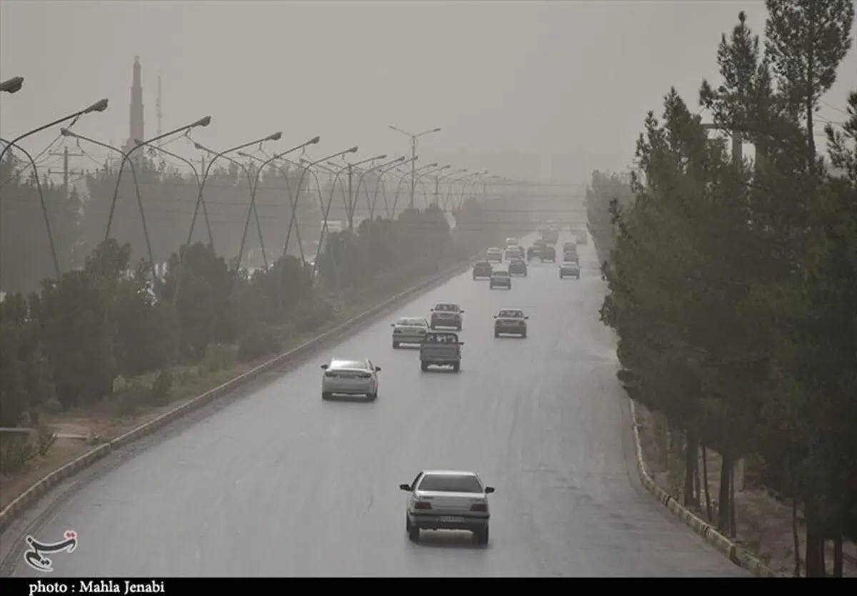 رگبارهای پراکنده و وزش باد شدید در اصفهان ادامه دارد؛ گرد و خاک و کاهش دید افقی در شرق استان