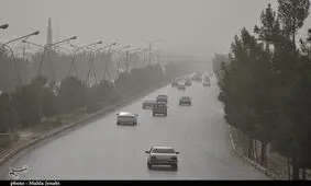 رگبارهای پراکنده و وزش باد شدید در اصفهان ادامه دارد؛ گرد و خاک و کاهش دید افقی در شرق استان