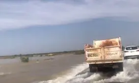 بالا آمدن آب رود کرخه در جاده سوسنگرد به بستان