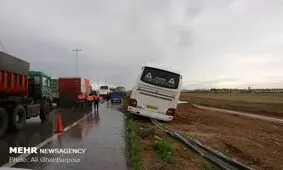 جزئیات برخورد اتوبوس ولوو با تریلی در اصفهان