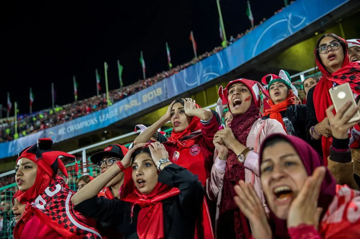 حضور زنان ایرانی در ورزشگاه منتخب جشنواره عکس جهان شد
