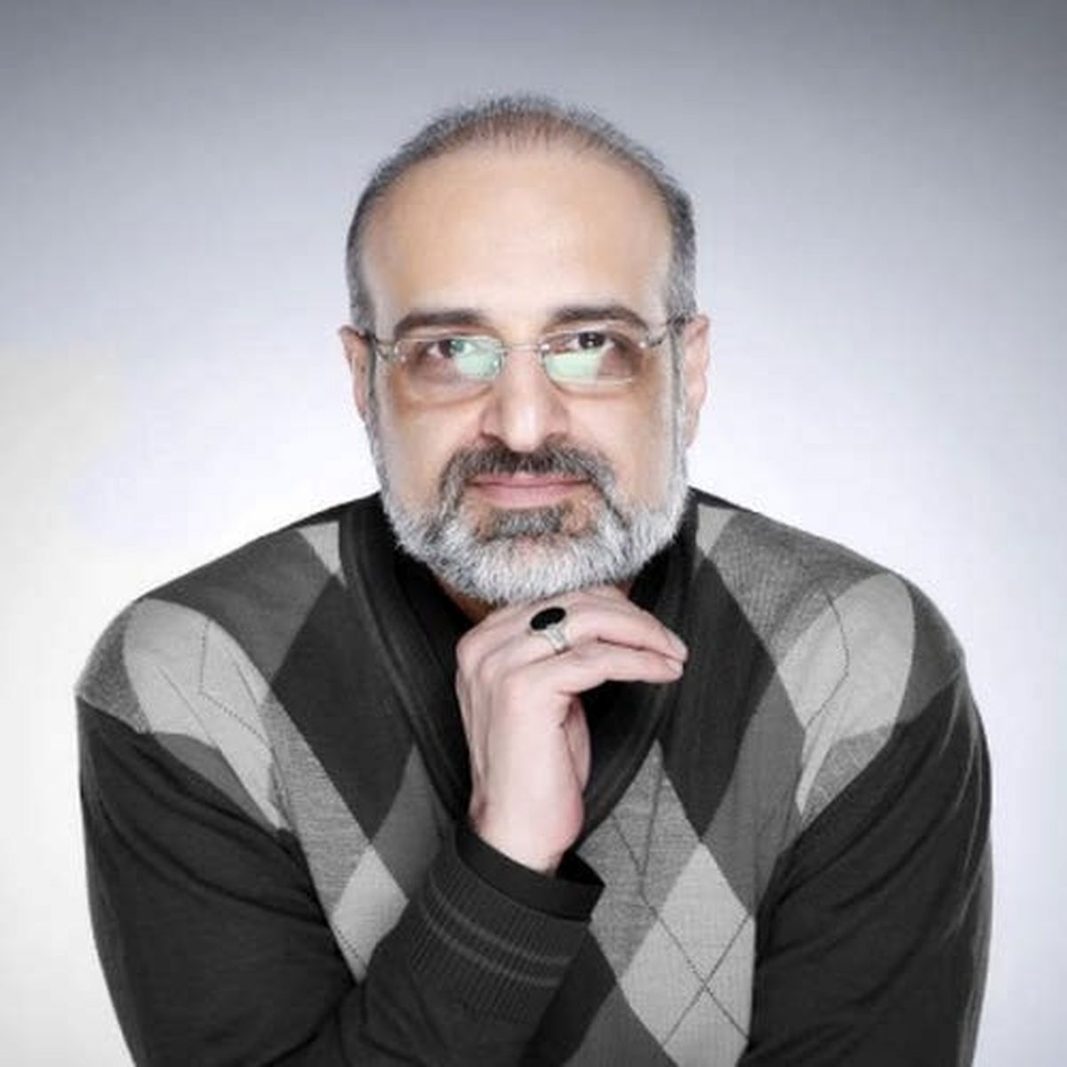 آهنگ جديد محمد اصفهانی به نام «بیش از هوا»+صوت