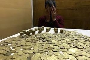 کشف سکه‌های عتیقه در متروی تهران +فیلم