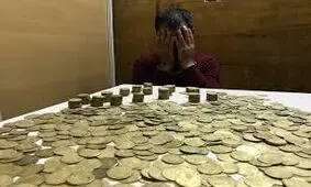 کشف سکه‌های عتیقه در متروی تهران +فیلم
