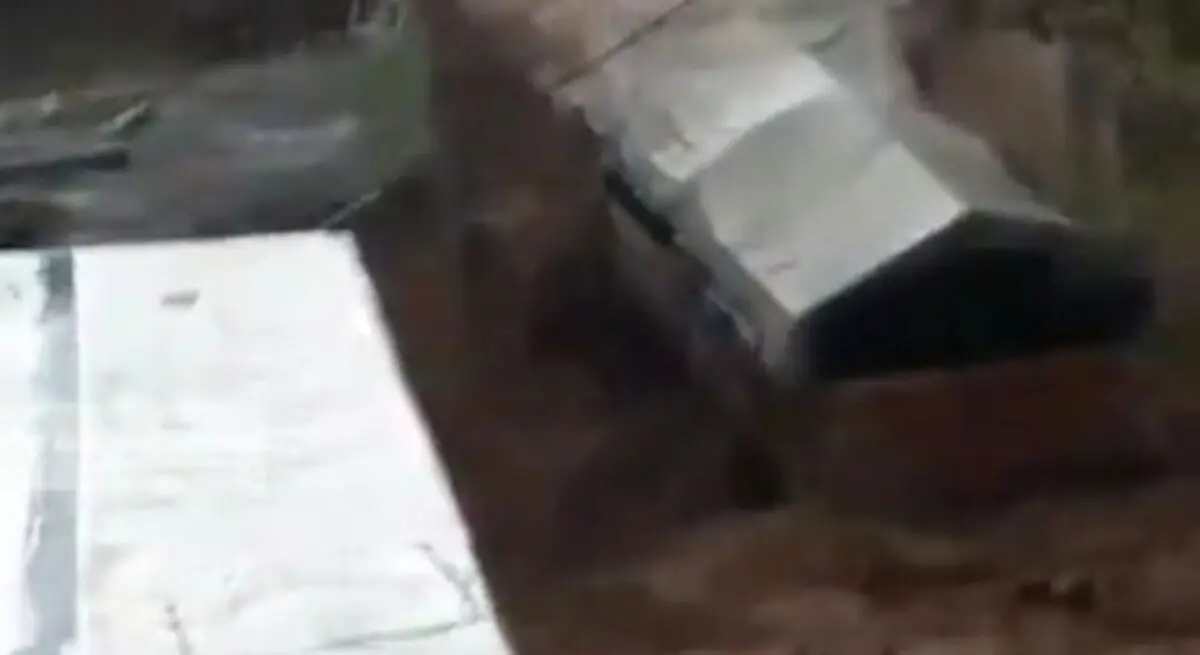 شدت سیل و بردن ماشین سنگین ایسوزو در کلات نادر