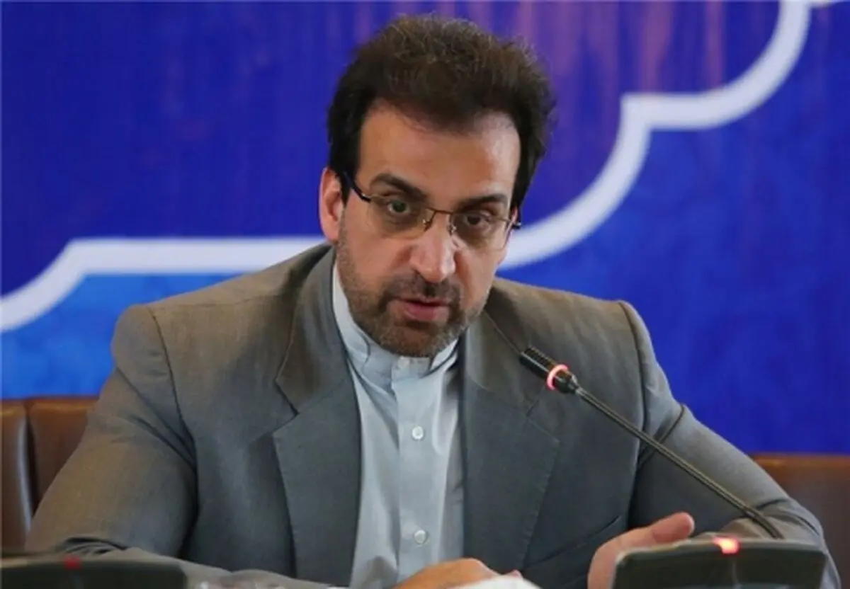 حفره ایجاد شده در میدان بسیج مشهد در حال ترمیم است