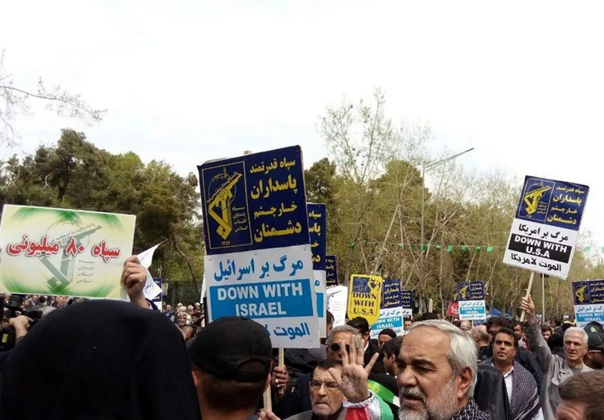 قطعنامه راهپیمایان: تمامی ملت ۸۰ میلیونی ایران خود را سپاهی قلمداد می‌کنند