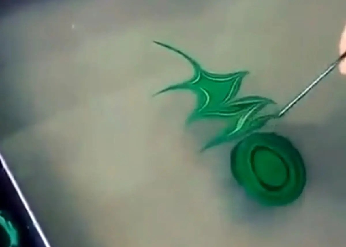 نقاشی زیبا روی آب و انتقالش روی کاغذ