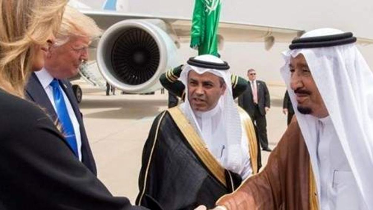 ترامپ: ملک سلمان از بوسیدن دست همسرم دست نمیکشید