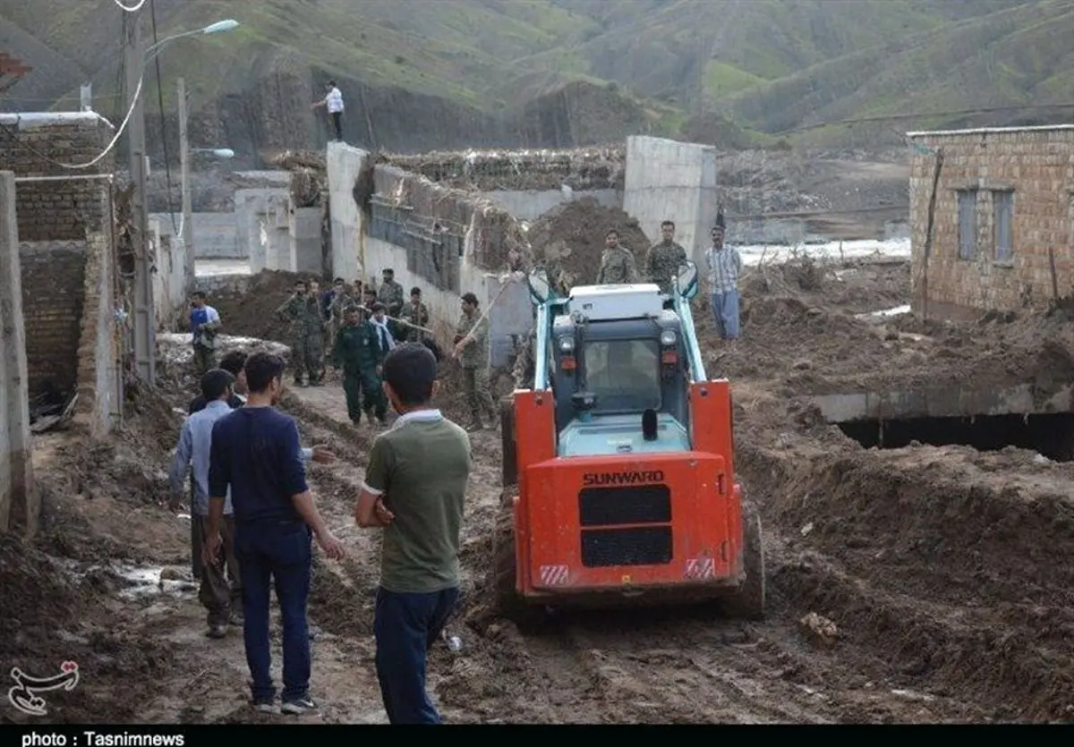 گل‌ولای عامل قطعی آب برخی از مناطق شهر پلدختر؛ مردم به شایعات توجه نکنند