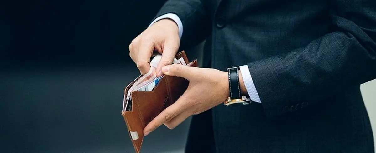 چه چیزهایى را نباید در کیف پولمان بگذاریم؟