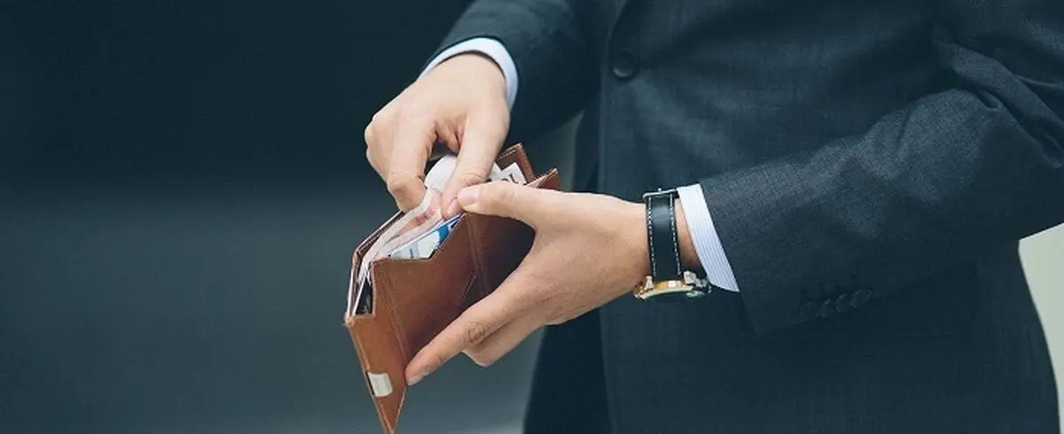 چه چیزهایى را نباید در کیف پولمان بگذاریم؟