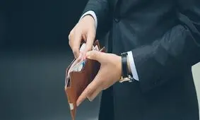 چه چیزهایى را نباید در کیف پولمان بگذاریم؟