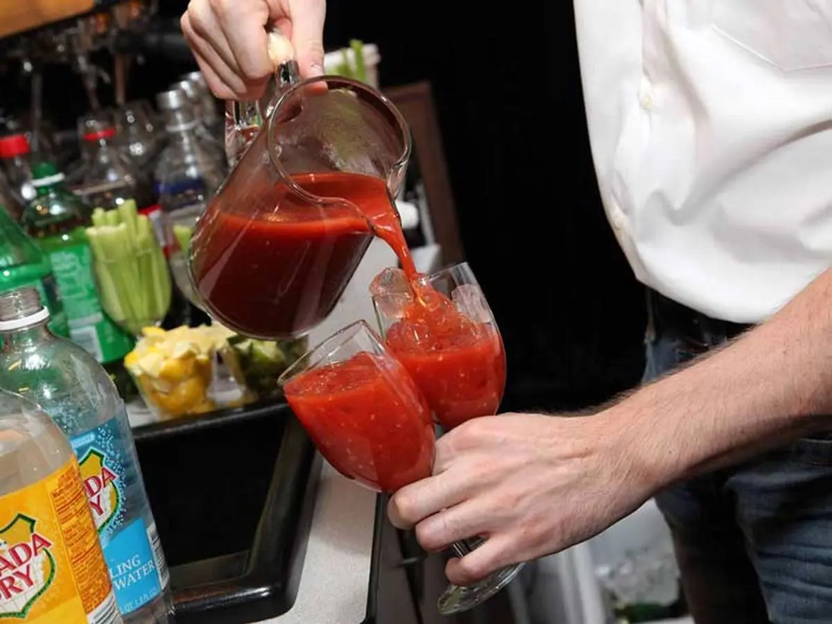 چرا غذا‌های هواپیما‌ها همیشه بی مزه‌اند؟