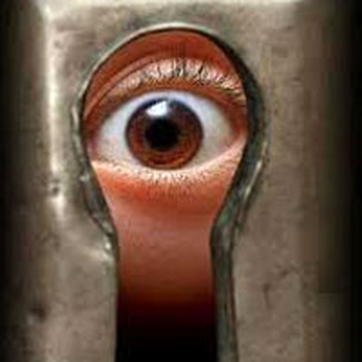 از چشم چرانی های همسرم در عذابم
