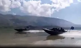 فیلمی از امداد رسانی قایقی‌های تندرو سپاه در شهرستان سیروان+فیلم