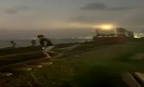 تصادف مرد سر به هوا با قطار + فیلم