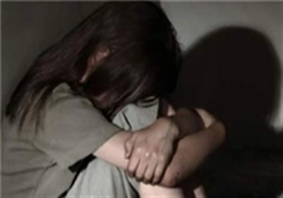 دختر 9 ساله ام برای بازی با بچه همسایه به خانه آن‌ها رفت ولی از نقشه مرد همسایه خبر نداشت