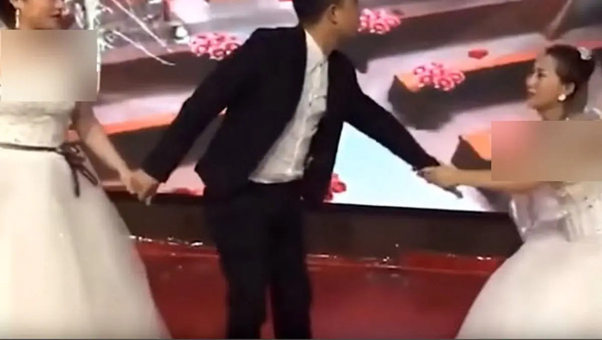 دامادی که در روز عروسی بین دو عروس گیر افتاد +فیلم