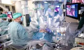 اولین نوزاد از رحم پیوندی با ربات متولد شد