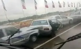 تصادف چند خودرو در پل میدان آزادی+فیلم