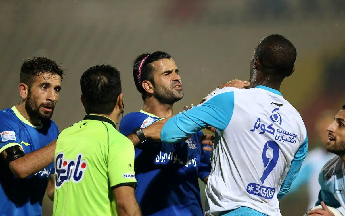 کلانتری: نمی‌گذارم کسی به خانواده و شخصیتم توهین کند