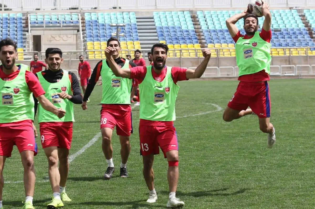 روحیه بالای سرخ‌ها پیش از دوئل انتقامی