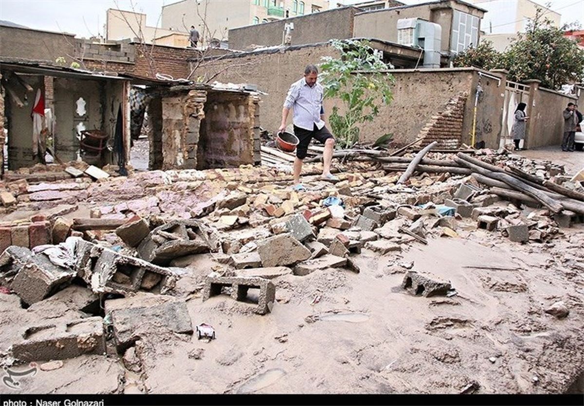 توزیع جیره خشک ۱۵ روزه بین خانواده های سیل زده ماژین