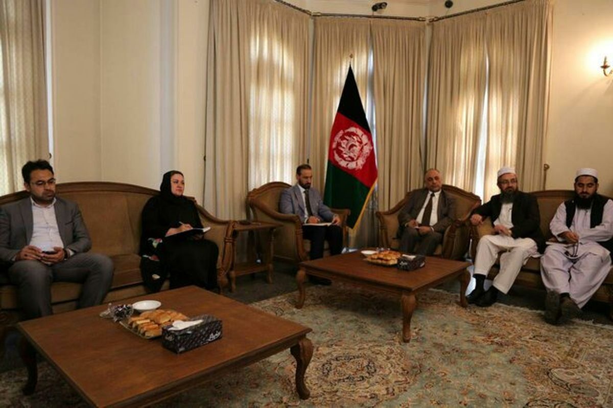دیدار سرپرست سفارت افغانستان در کشورمان با نمایندگان مهاجران آسیب دیده از سیل اخیر