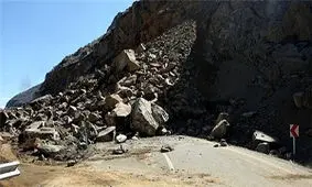 جاده پلدختر - اندیمشک بر اثر ریزش کوه مسدود شد