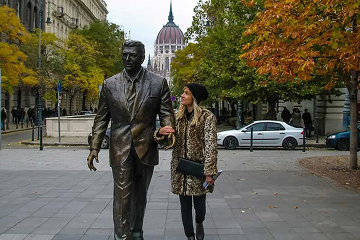 راز پشت مجسمه های بوداپست چیست؟