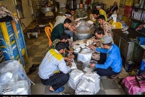 ۳۶۰ سبد کالا توسط‌ آستان قدس رضوی در بین سیل‌زدگان لرستان توزیع می‌شود