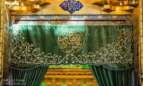 ایوان حرم حضرت عباس (ع) به اسامی اهل‌بیت (ع) مزین شد+ویدئو