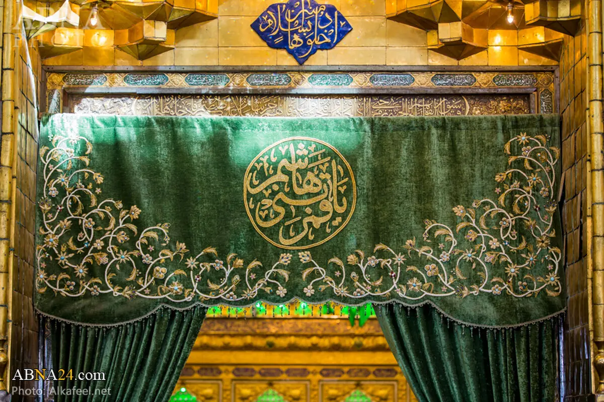 ایوان حرم حضرت عباس (ع) به اسامی اهل‌بیت (ع) مزین شد+ویدئو
