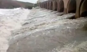 سرریز شدن آب رودخانه کشف رود ...