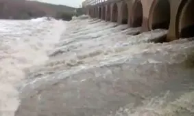 سرریز شدن آب رودخانه کشف رود ...