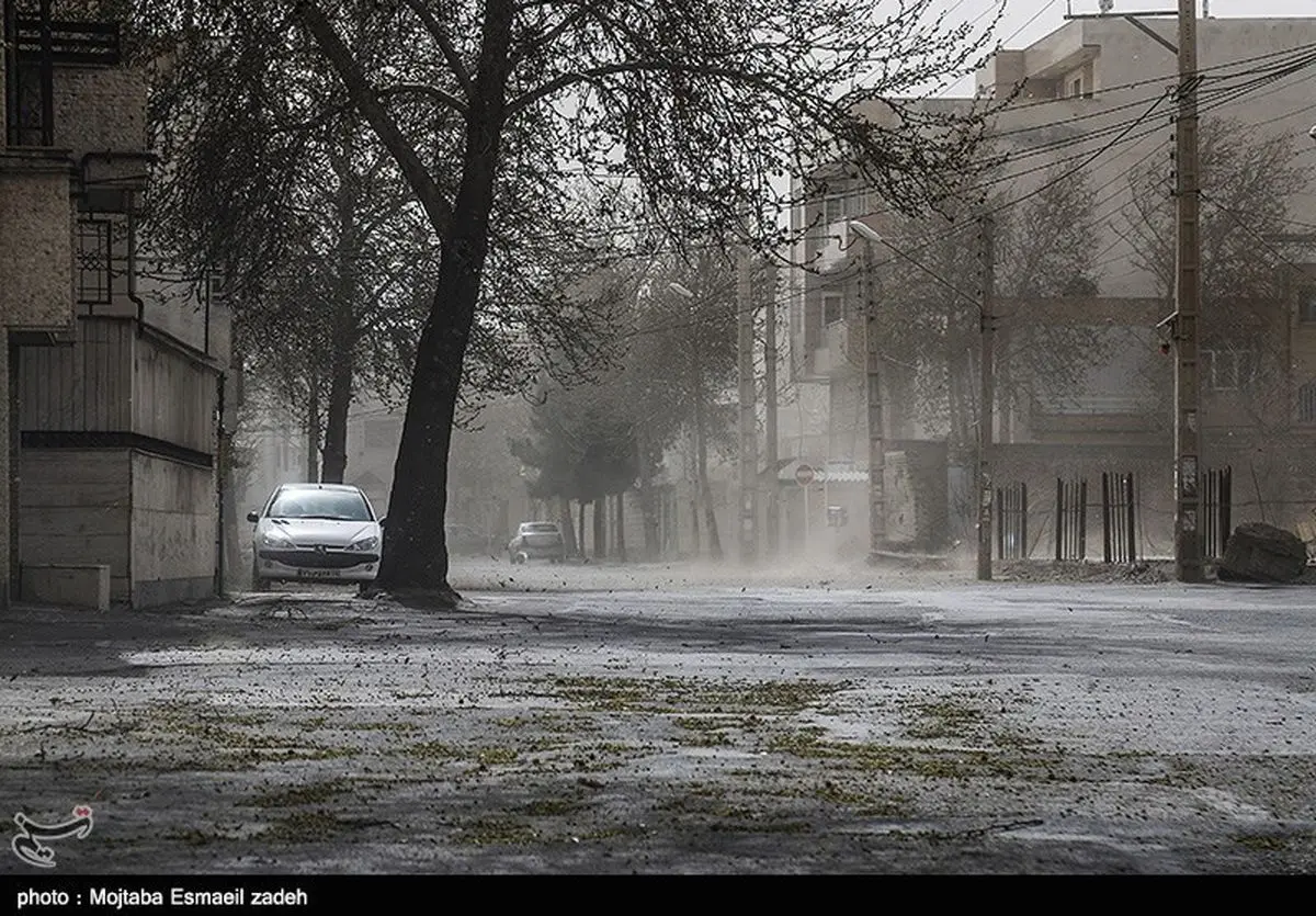 تندباد با سرعت ۸۲ کیلومتر بر ساعت اردبیل را در‌می‌نوردد