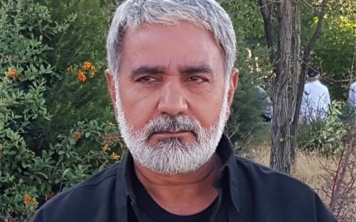 روایت اینستاگرامی پرویز پرستویی از پیداشدن یک پلاک جامانده از دفاع مقدس، همزمان با بالا آمدن آب کارون