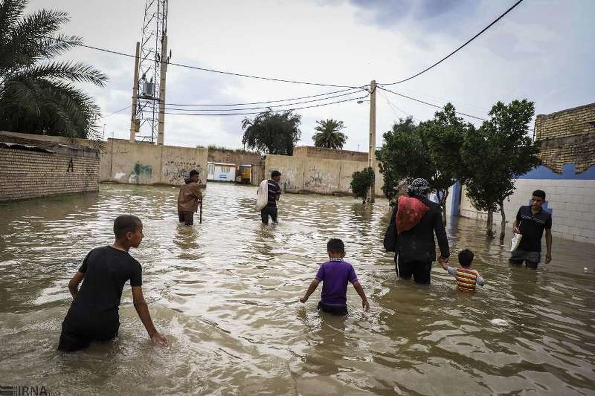ارتفاع سیلاب در خوزستان به اندازه نخل‌های منطقه شده است+ویدئو