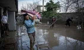 تخلیه گِل و لای مسجد پس از سیل در «کلات» + فیلم