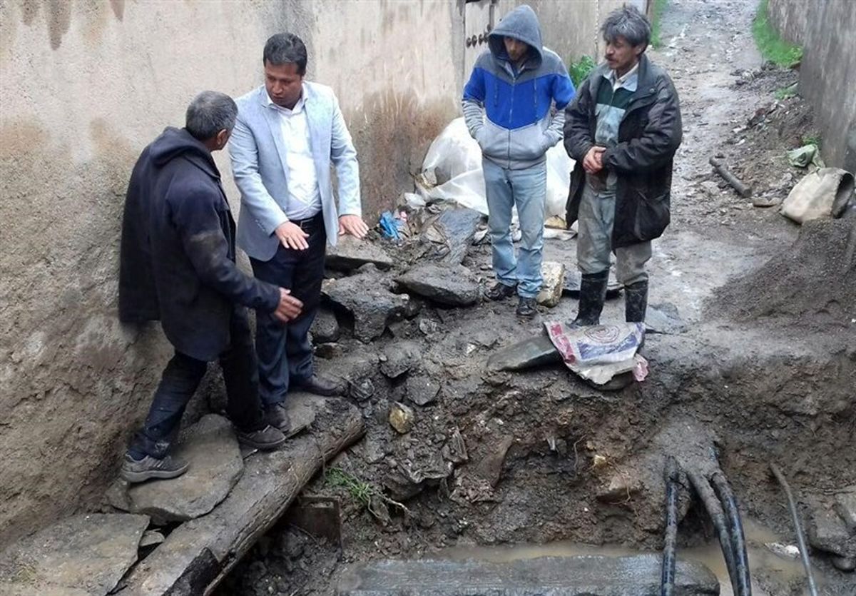 سیلاب سبب کشف سنگ قبر تاریخی در چناران شد