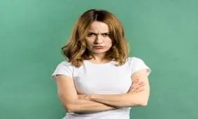 چرا یک فرد لجبازی می کند؟ بهترین رفتار با او چیست؟