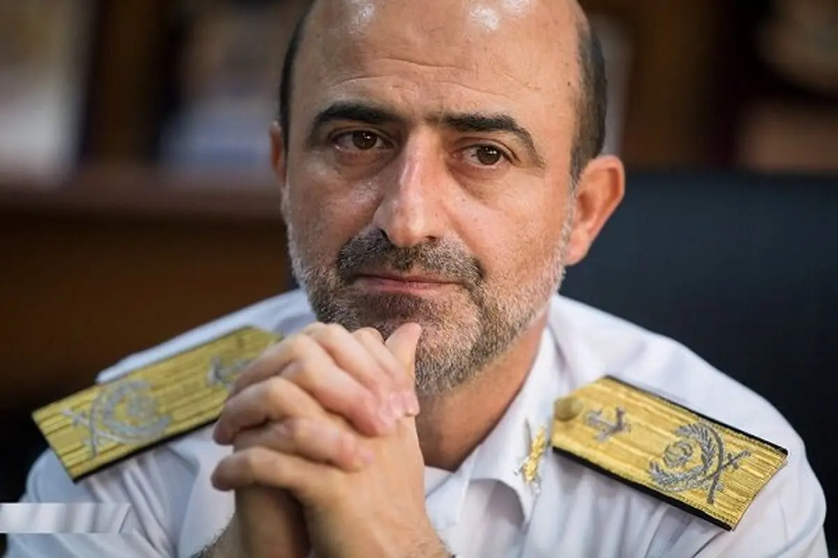 «زیر دریایی فاتح» و «ناوشکن سهند» در روز ارتش رژه می روند