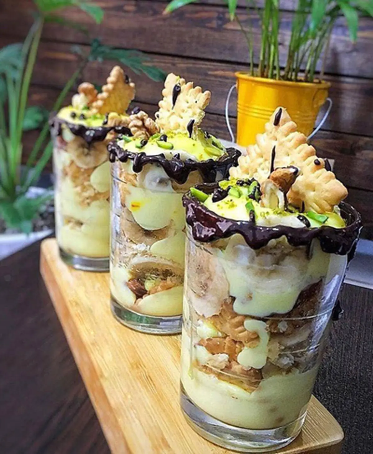 طرز تهیه دسر موز‌ و بیسکوئیت