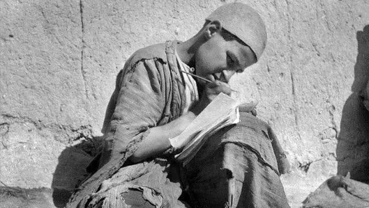 عکس زیرخاکی از دانش آموز قدیم